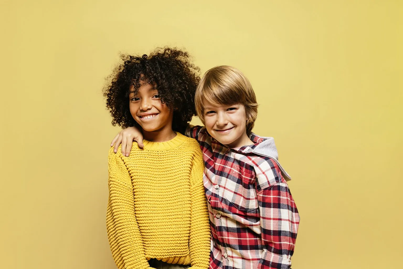 Niños sonrientes en la peluquería Pabletes de Las Rozas